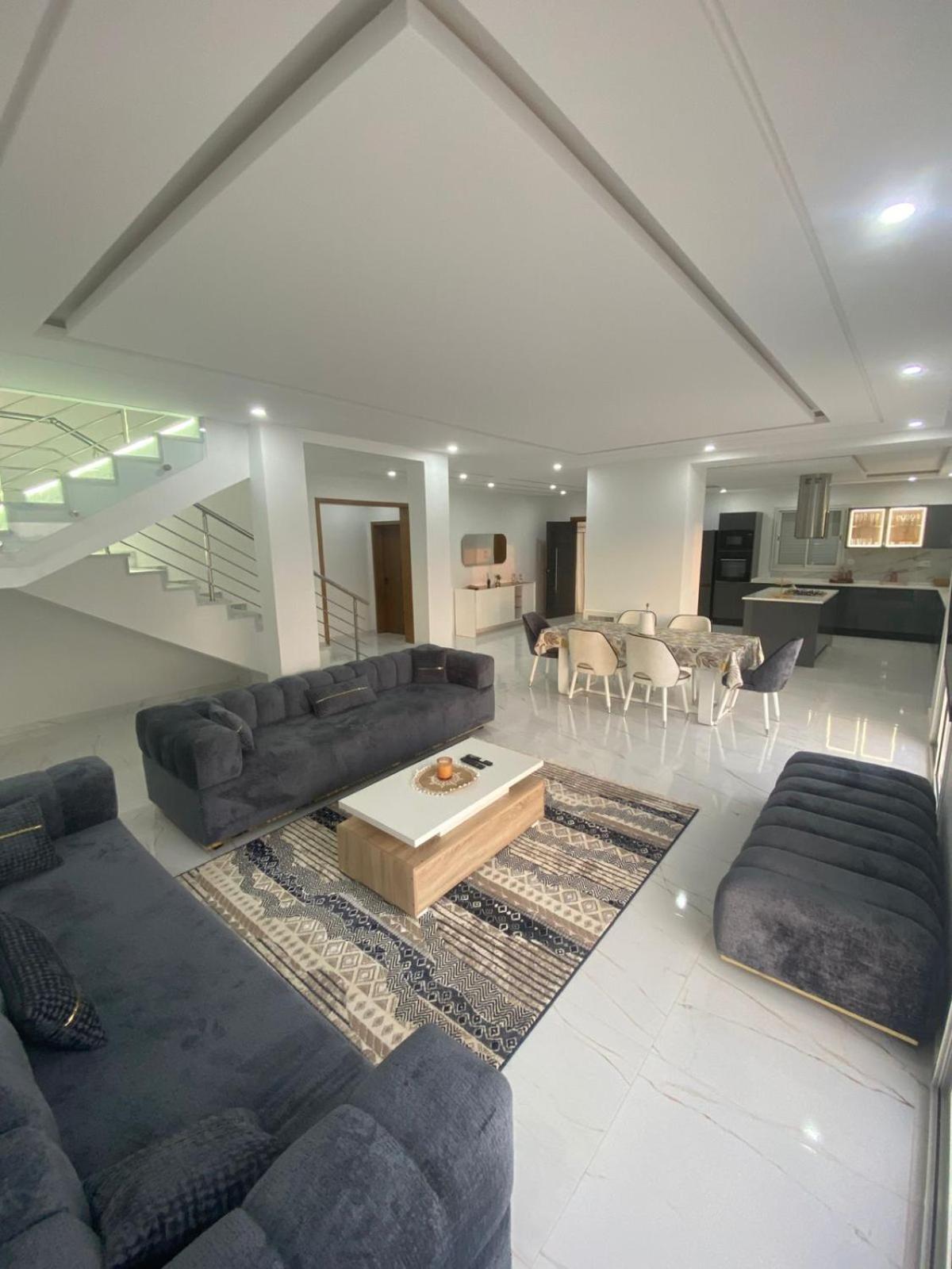 Villa Villa *